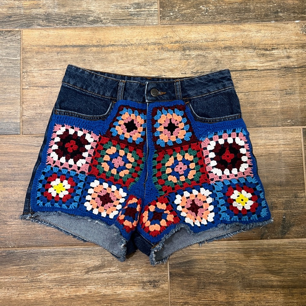 High waisted denim Farm Rio Anthropology Crochet granny square shorts like new